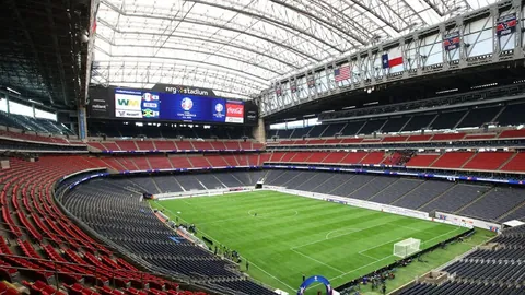 国足阵型探讨：韦世豪担纲锋线，阵型或调整为442与4231双后腰布局