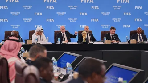 哈登精准直塞，助力祖巴茨轻松扣篮得分！